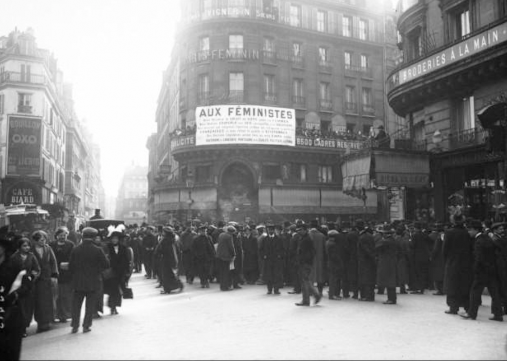 1944: French women win the right to vote